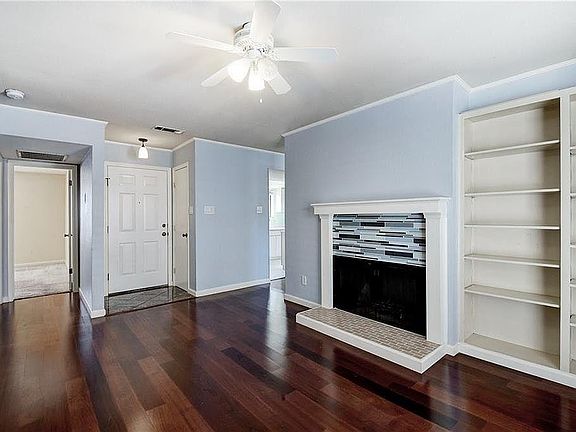 3rd image of 1510 W North Loop Blvd APT 521