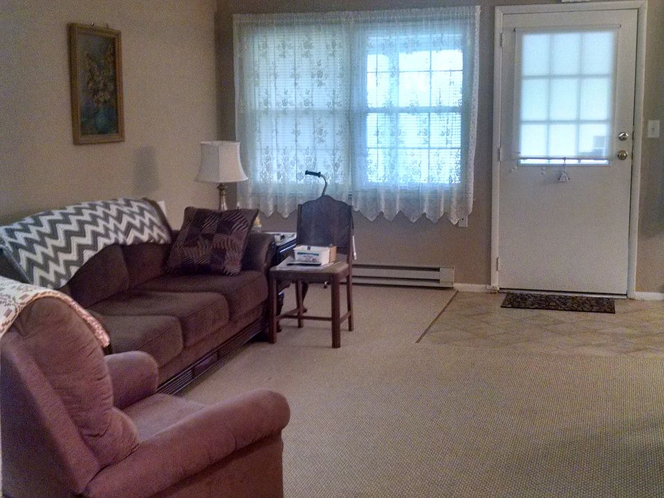 LARGE LIVING ROOM