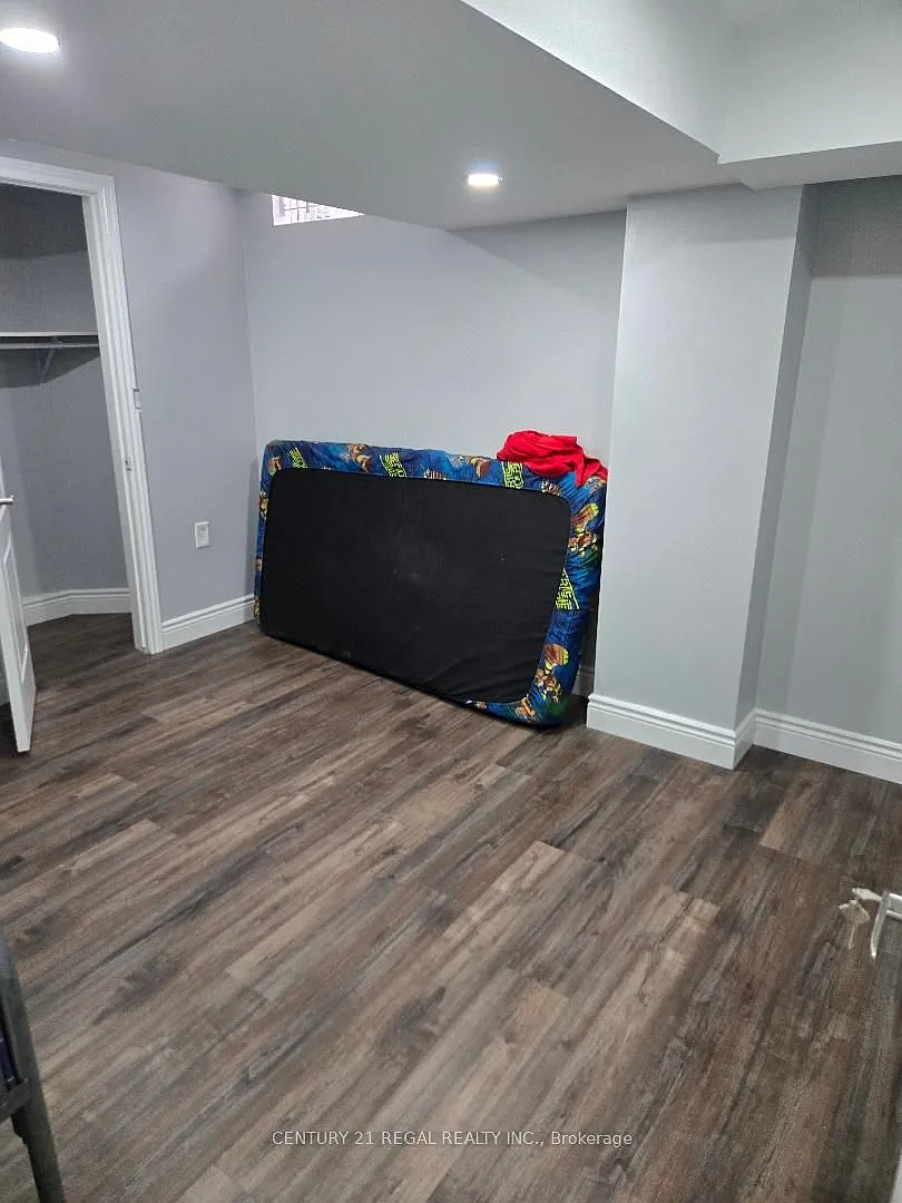 Building Photo - 38 Lamay Cres #BASEMENT