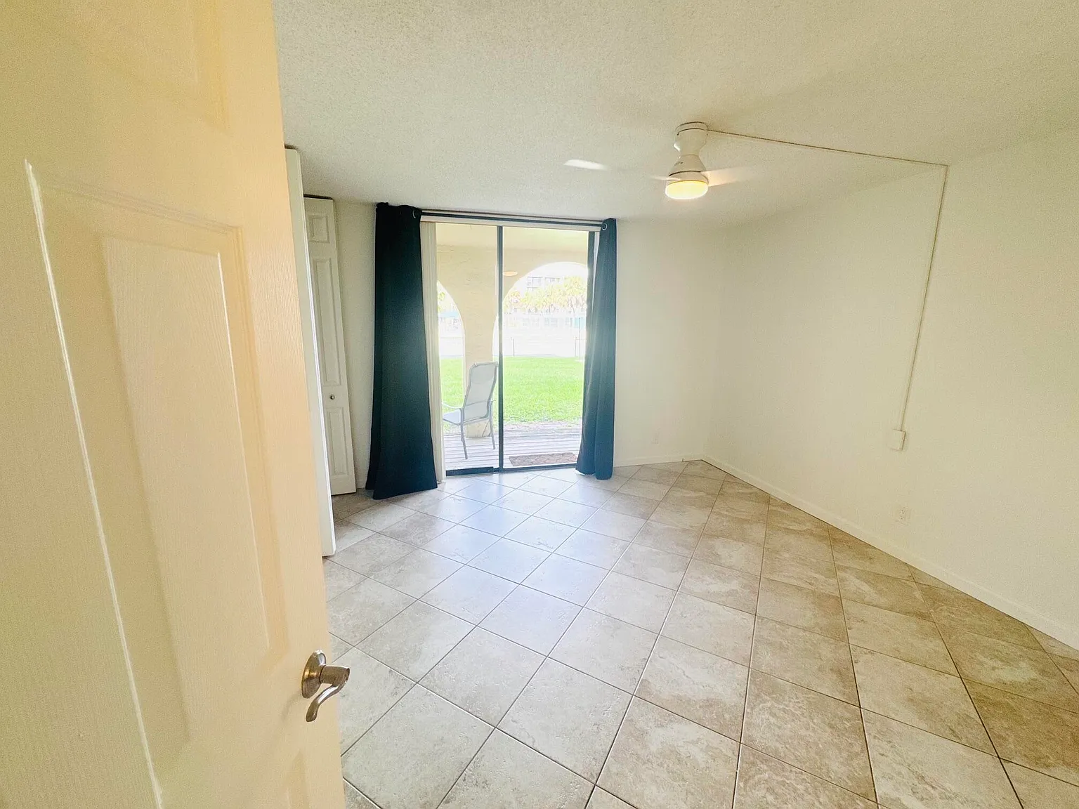 2 bed, 1.5 bath, 1068 sqft, $2,100 — Photo 4