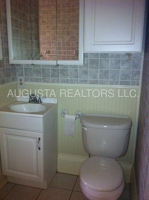 1st image of 1157 Peach St