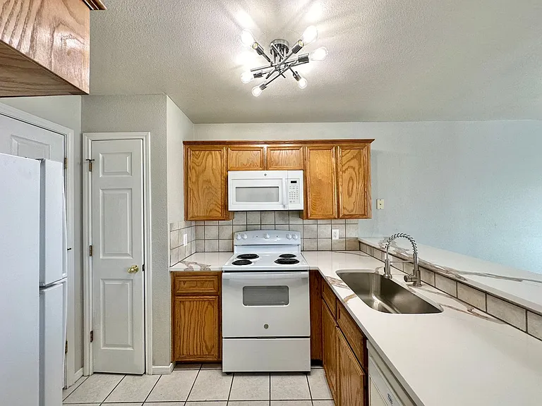 3709 Woodrow Dr — Photo 9