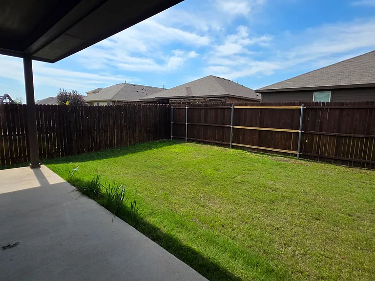 1912 Potrillo Ln — Photo 30
