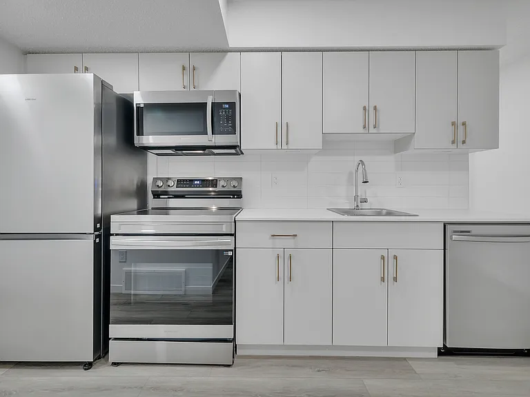 1235 Keswick Dr SW #4B — Photo 3