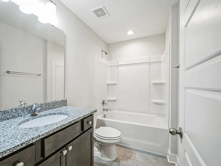 210 Ilderton St — Photo 21