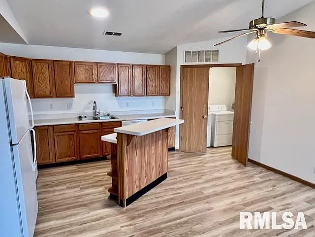 2 bed, 2.0 bath, 1025 sqft, $1,295 — Photo 2