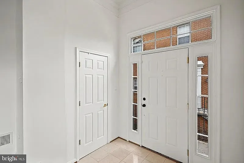 3 bed, 4.0 bath, 2928 sqft, $3,400 — Photo 3