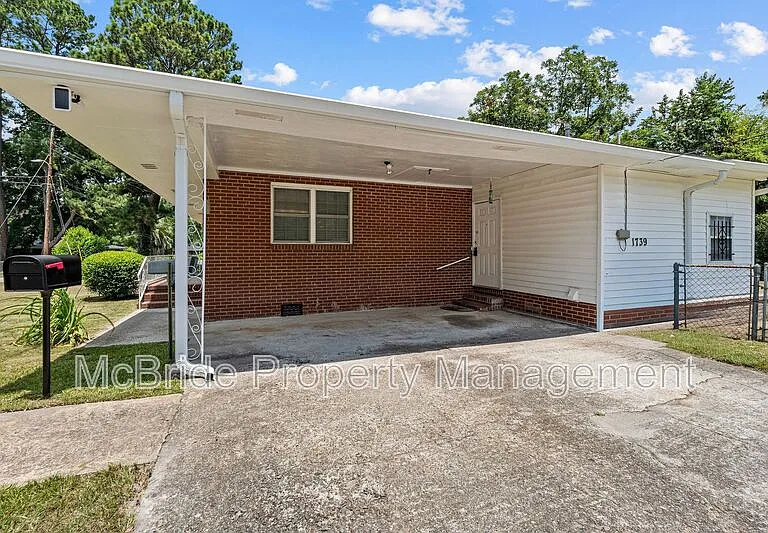 1739 Cornell Dr — Photo 3