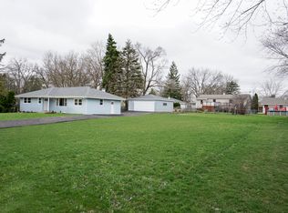 2111 Fairfield Rd, Lindenhurst, IL 60046