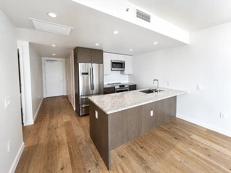 1001 Queen St #1415 — Photo 4