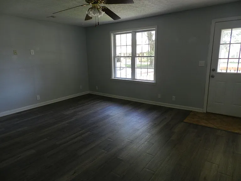 204 Dyer St — Photo 5