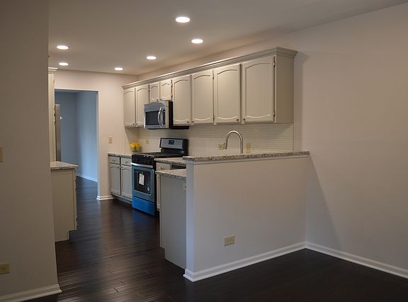 5th image of 727 N Walden Dr