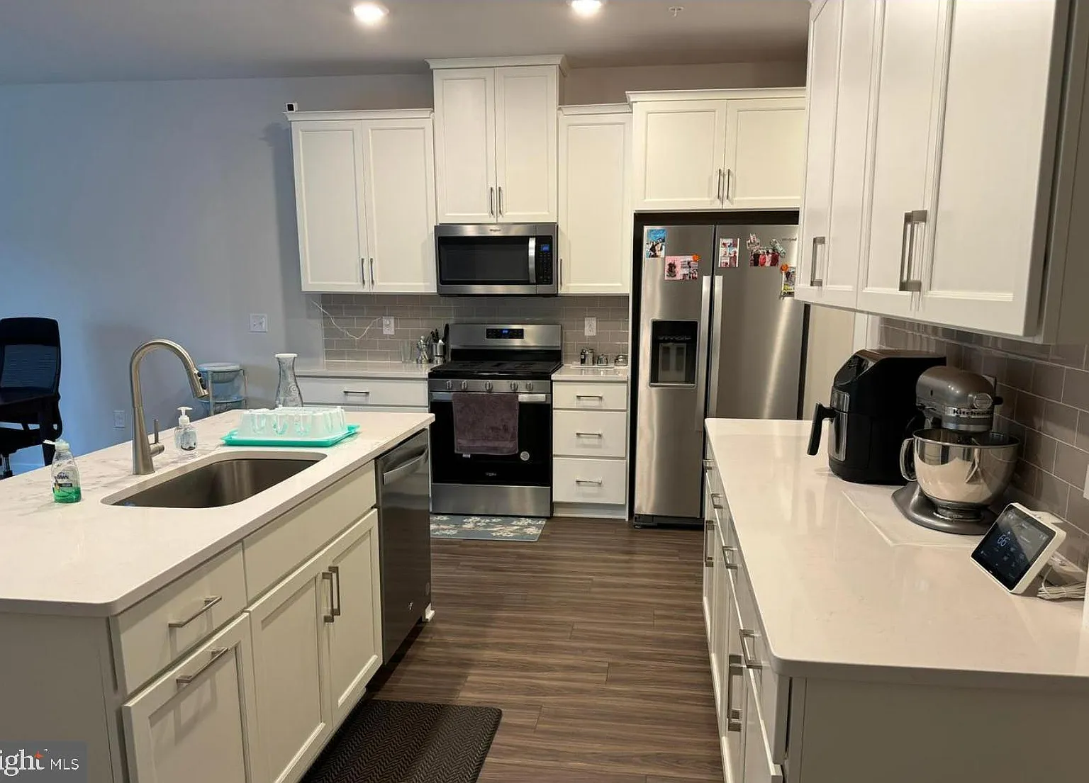 3 bed, 2.5 bath, 1860 sqft, $2,900 — Photo 3