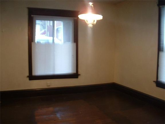 3rd image of 433 S Main St