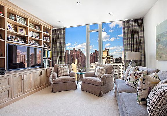 4th image of 305 E 85th St Penthouse 21B