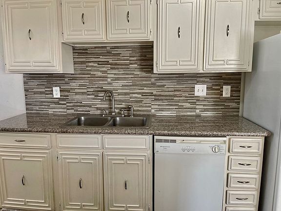 3rd image of 2310 Chapel Hill Ln