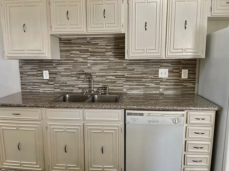 2310 Chapel Hill Ln — Photo 3