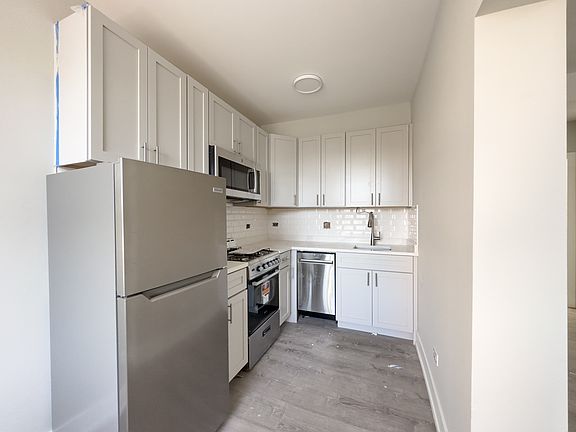 2nd image of 505.5 W Belmont Ave #M06r