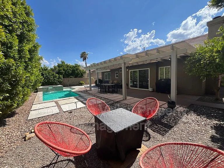 2162 Shannon Way — Photo 4