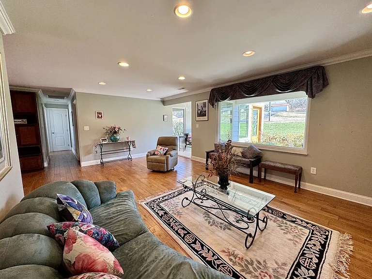 891 Leona Dr — Photo 10