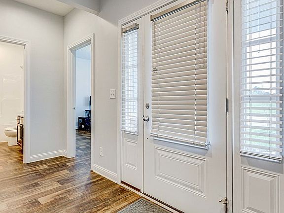 4th image of 3873 Brookfield Dr.