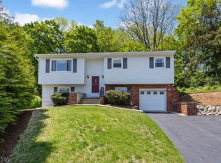 7 Jay Ct, Hackettstown, NJ 07840