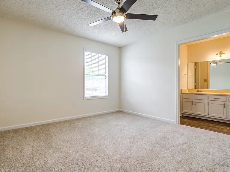 Estates at Bellwood Apartment Homes — Photo 18