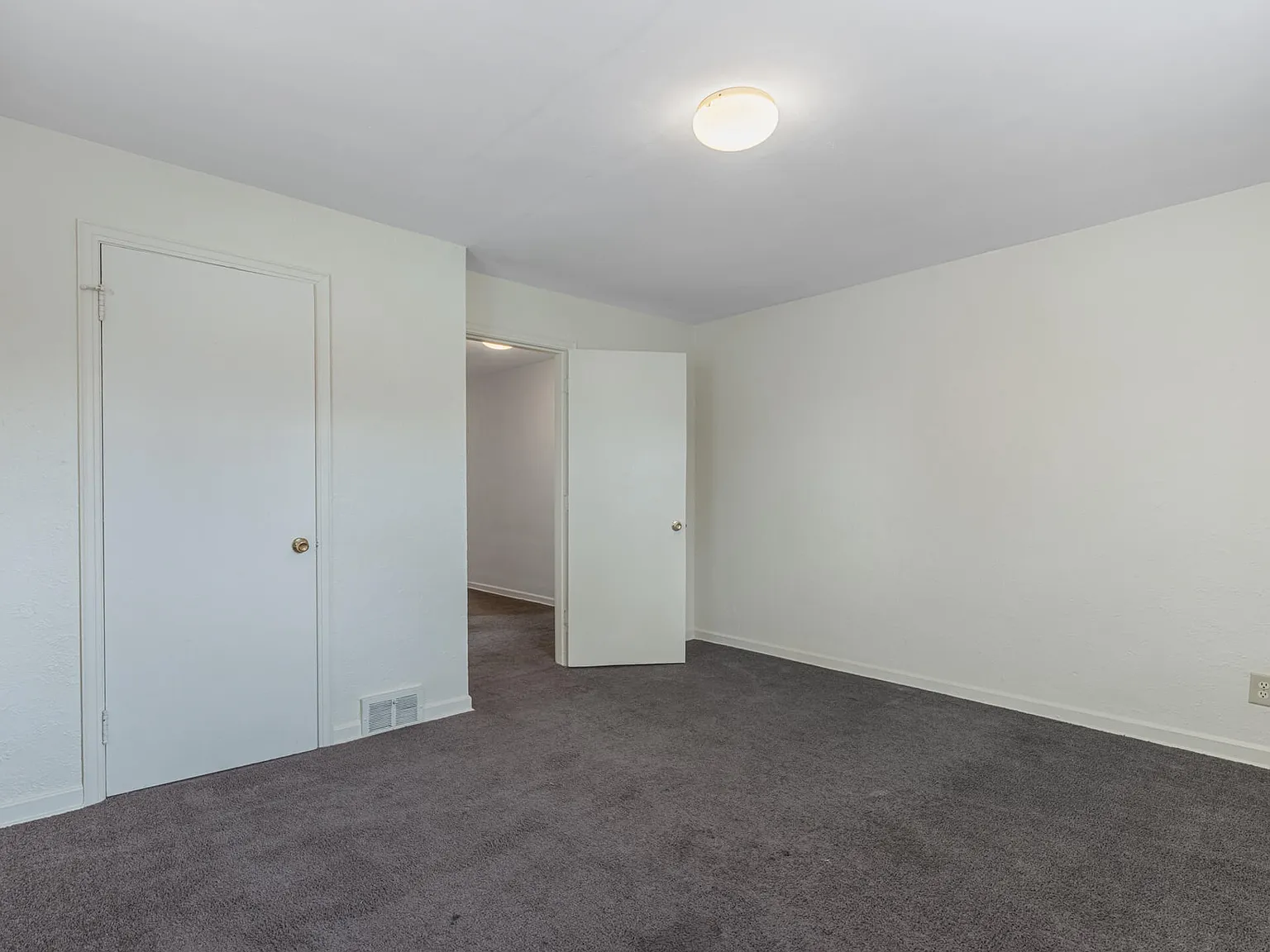 108 E Norman Ave — Photo 2