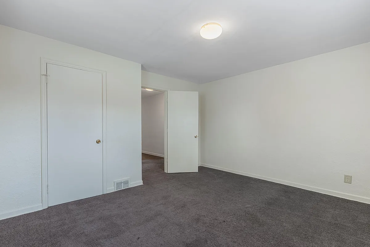 Building Photo - 108 E Norman Ave #3