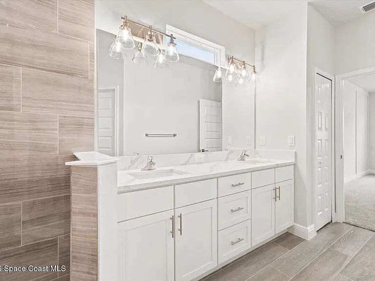 407 Cellini Ave NE — Photo 42