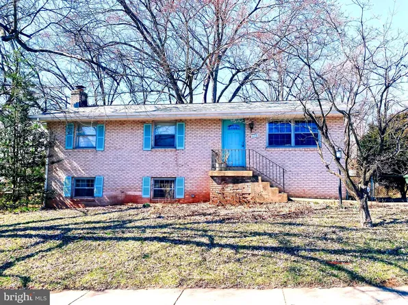 608 E Charlotte St, Sterling, VA 20164