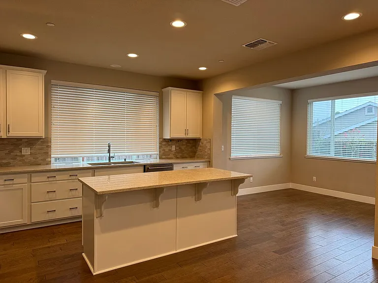 1845 Palisades Dr — Photo 5
