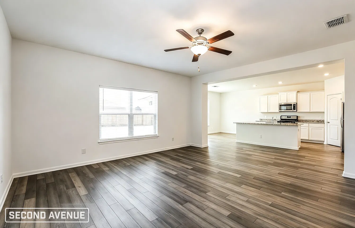 4 bed, 2.5 bath, 2205 sqft, $1,969 — Photo 2