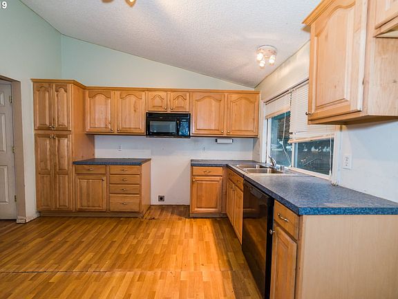 5th image of 10208 NE 35th St