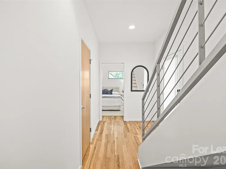 918 Greenleaf Ave — Photo 7