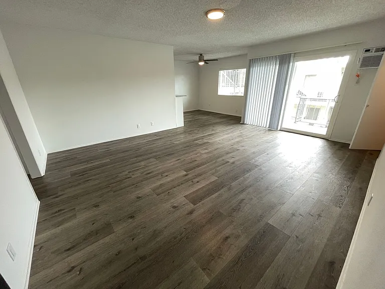 20317 Saticoy St — Photo 15