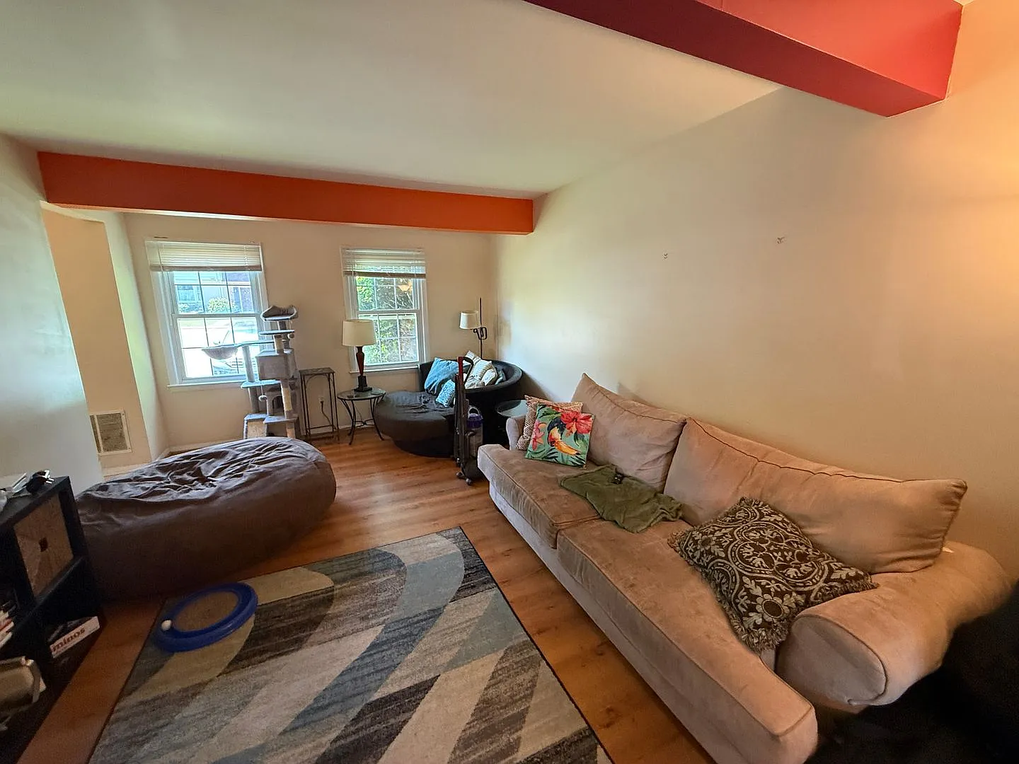 Wellesley - 2804 — Photo 3