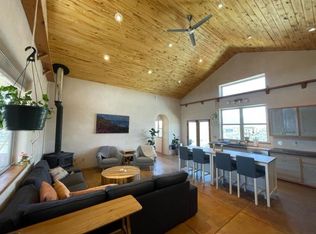 11 Bad Dog Rd, Taos, NM 87529