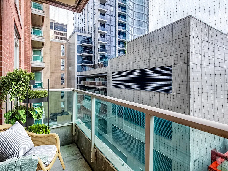 61 Yorkville Ave — Photo 8