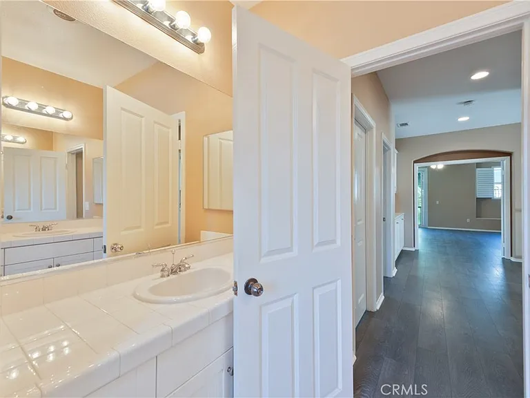 3513 W Hughes Ln — Photo 38