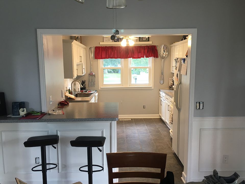 Kitchen w/ Eat at Peninsula