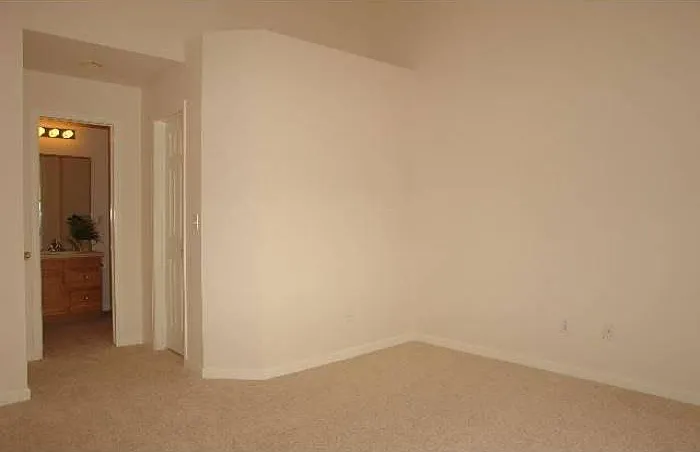 5225 White Willow Dr #B210 — Photo 10