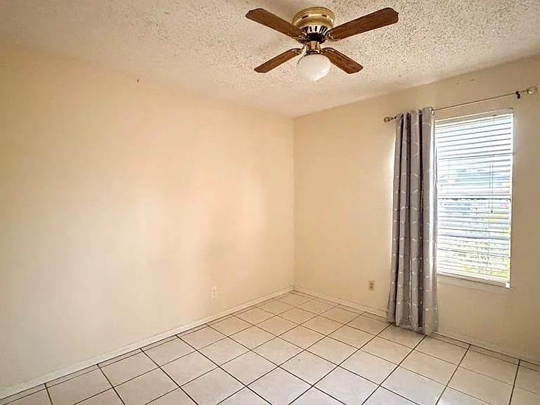 63 Calgary Ct — Photo 14