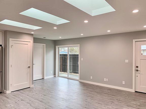 5th image of 1810 Lenolt St #A