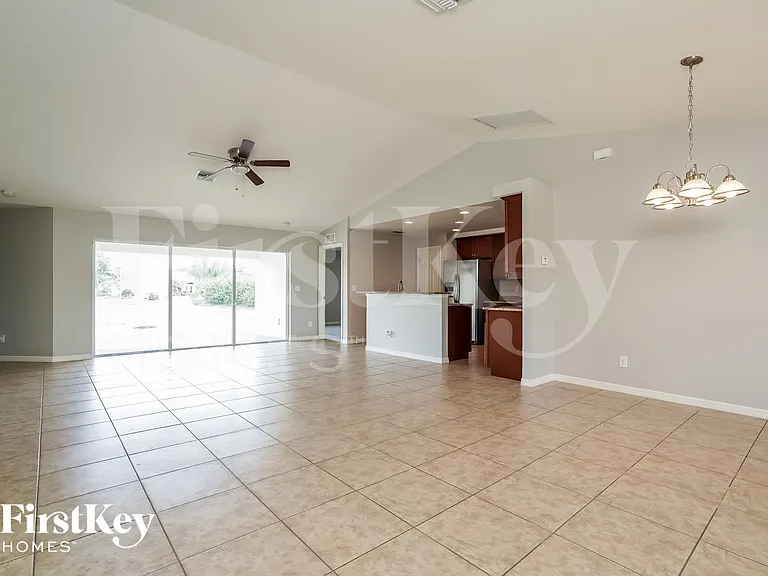 1719 NW 25th Ln — Photo 2