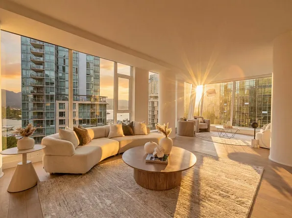1409 W Pender St #802, Vancouver, BC V6G 2S3