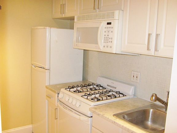 4th image of 235 E 50th St APT 11
