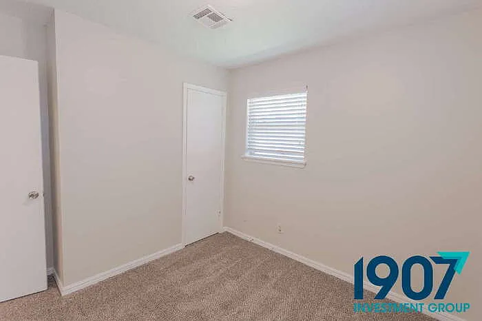 709 NW 16th St — Photo 22