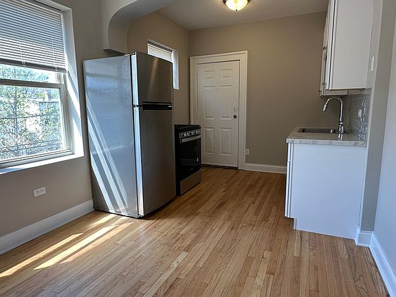 2nd image of 6152 S Sacramento Ave APT 2S