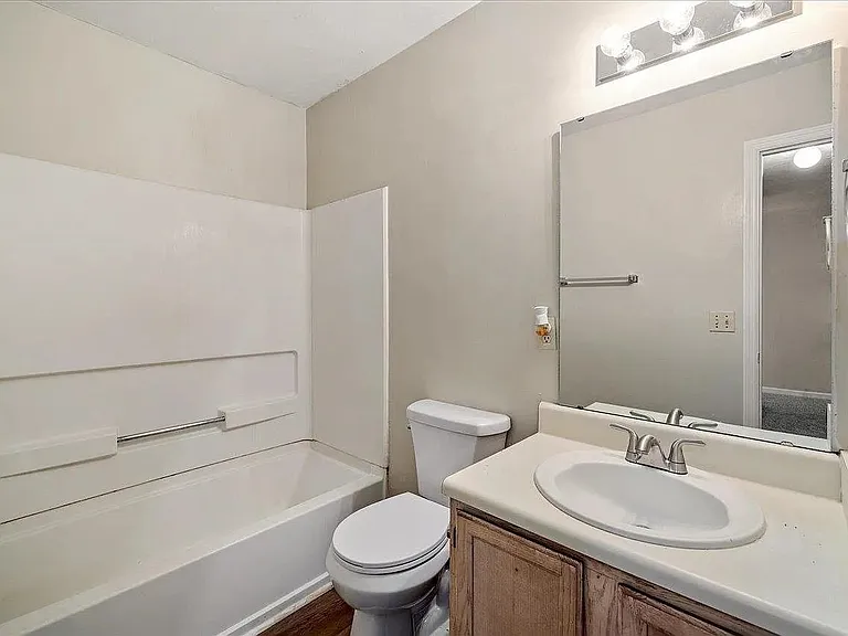 1346 Hancock St #B — Photo 15